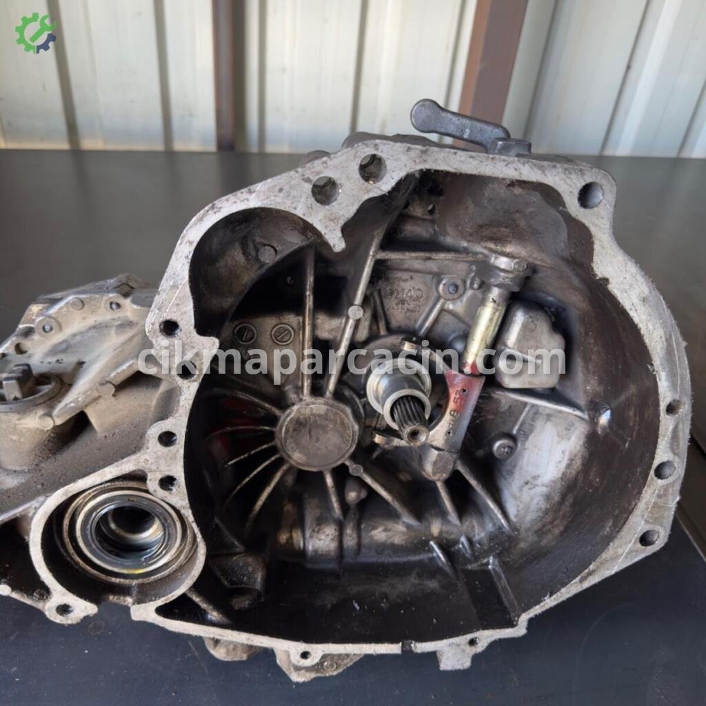 Nissan Almera Manuel Şanzıman 4M40 çıkma parça