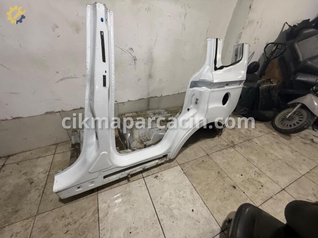 Ford Courier Sol Arka Çamurluk çıkma parça