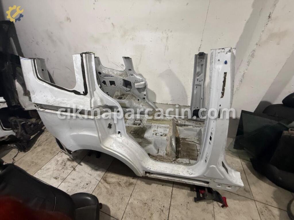 Ford Courier Sağ Arka Çamurluk çıkma parça