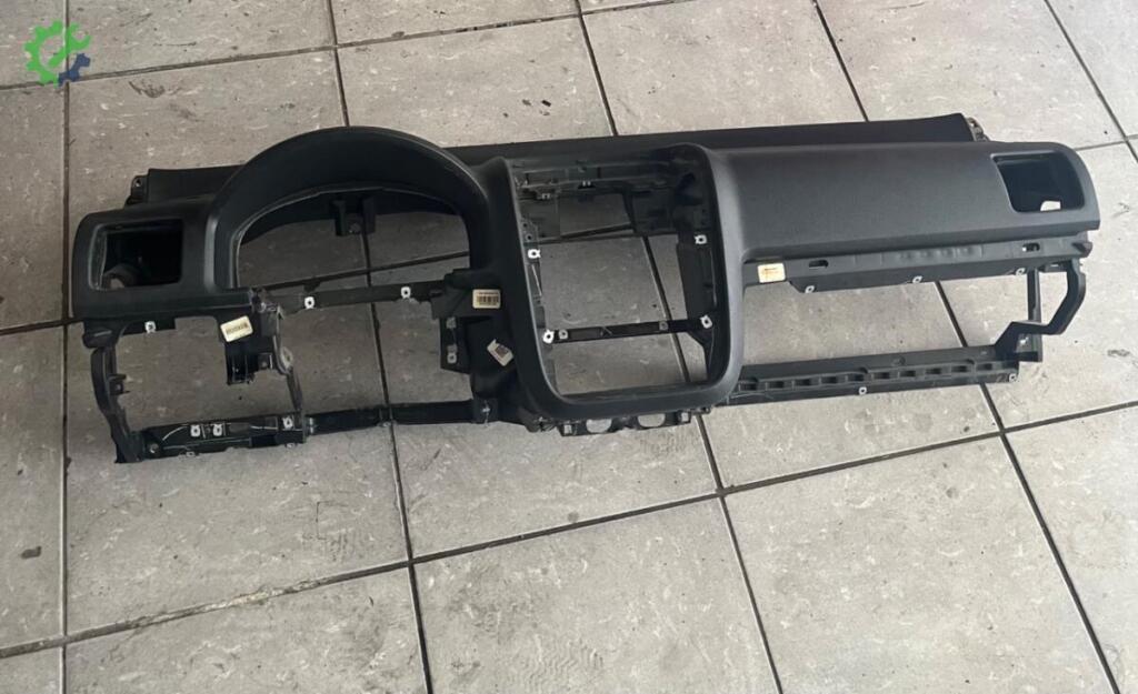 Volkswagen Jetta Göğüs çıkma parça