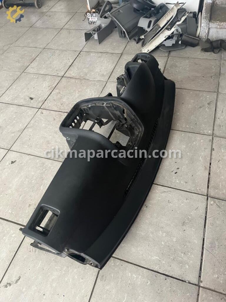Volkswagen Jetta Göğüs JETTAGOLF520062011 çıkma parça