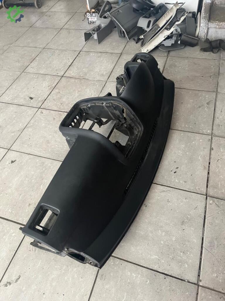 Volkswagen Jetta Göğüs çıkma parça