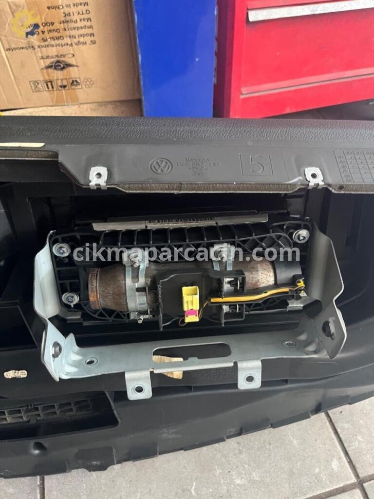 Volkswagen Jetta Göğüs JETTAGOLF520062011 çıkma parça