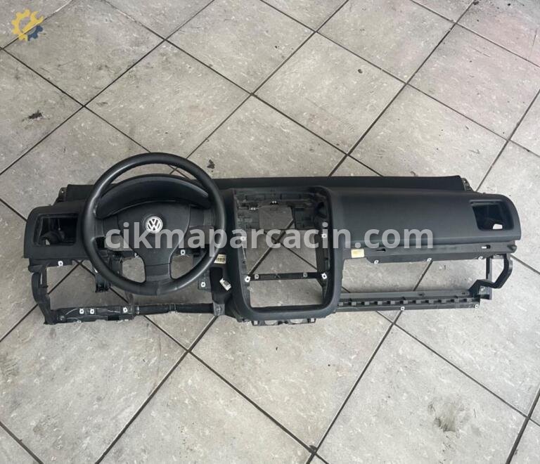 Volkswagen Jetta Göğüs çıkma parça