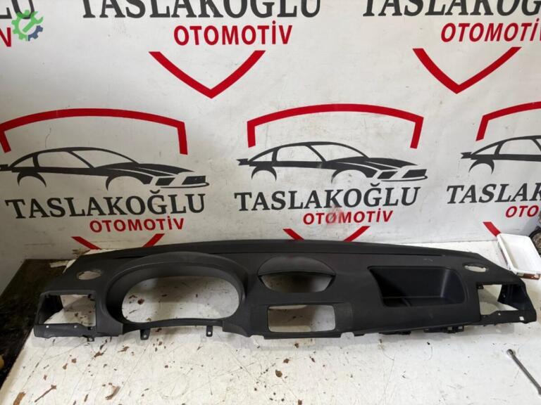 Renault Symbol Torpido çıkma parça