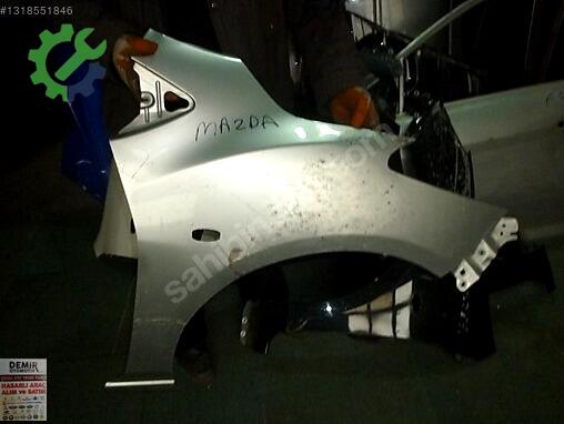 Mazda 2 Sağ Ön Çamurluk çıkma parça