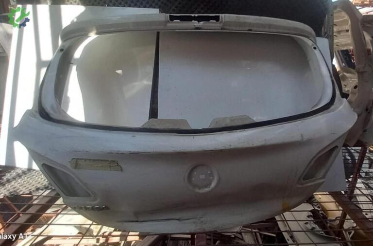Opel Corsa Bagaj Kapağı çıkma parça