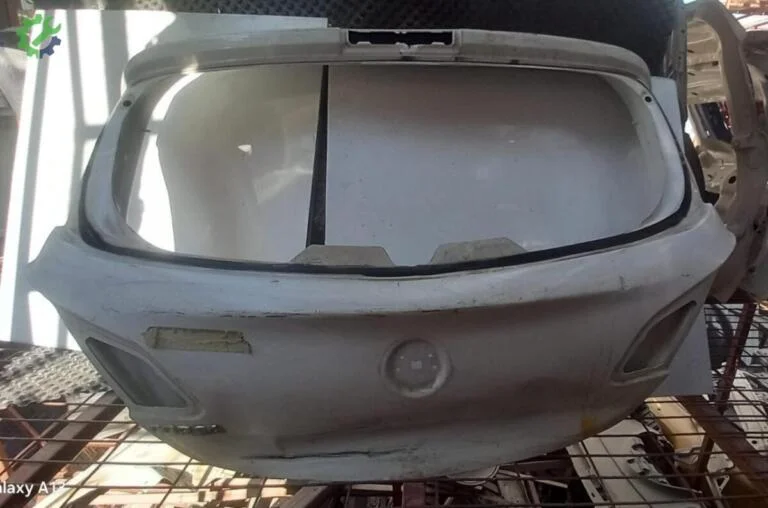 Opel Corsa Bagaj Kapağı çıkma parça
