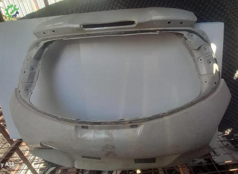 Peugeot 208 Bagaj Kapağı çıkma parça