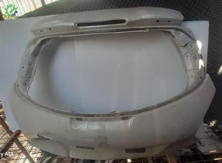 Peugeot 208 Bagaj Kapağı çıkma parça