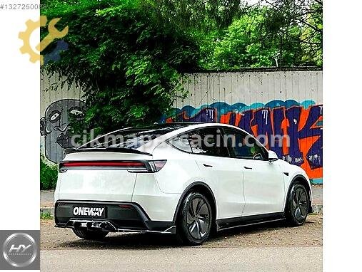 Tesla Model Y Marşpiyel Kaplaması çıkma parça