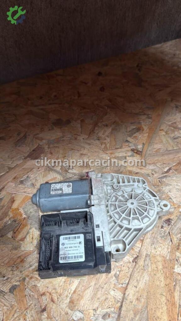 Volkswagen Passat Ön Cam Motoru çıkma parça