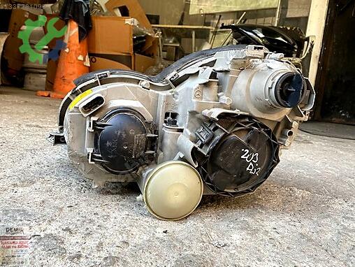 Mercedes-Benz C Sağ Ön Far çıkma parça
