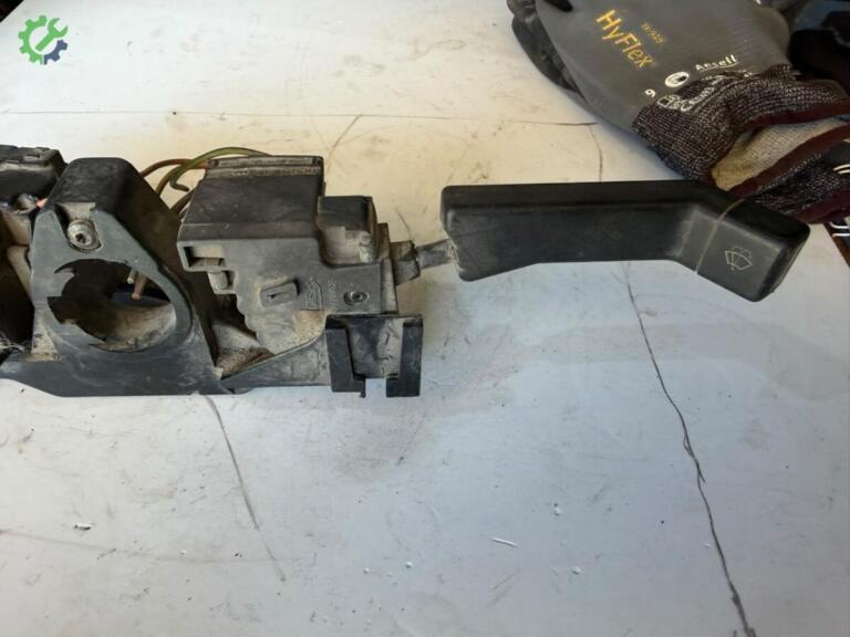 Renault R21 Silecek Kolu çıkma parça