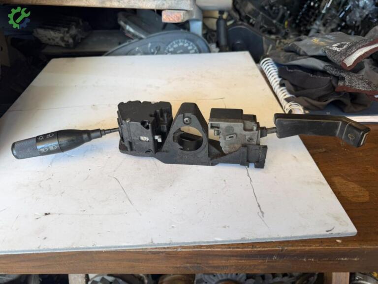 Ford Escort Silecek Kolu çıkma parça