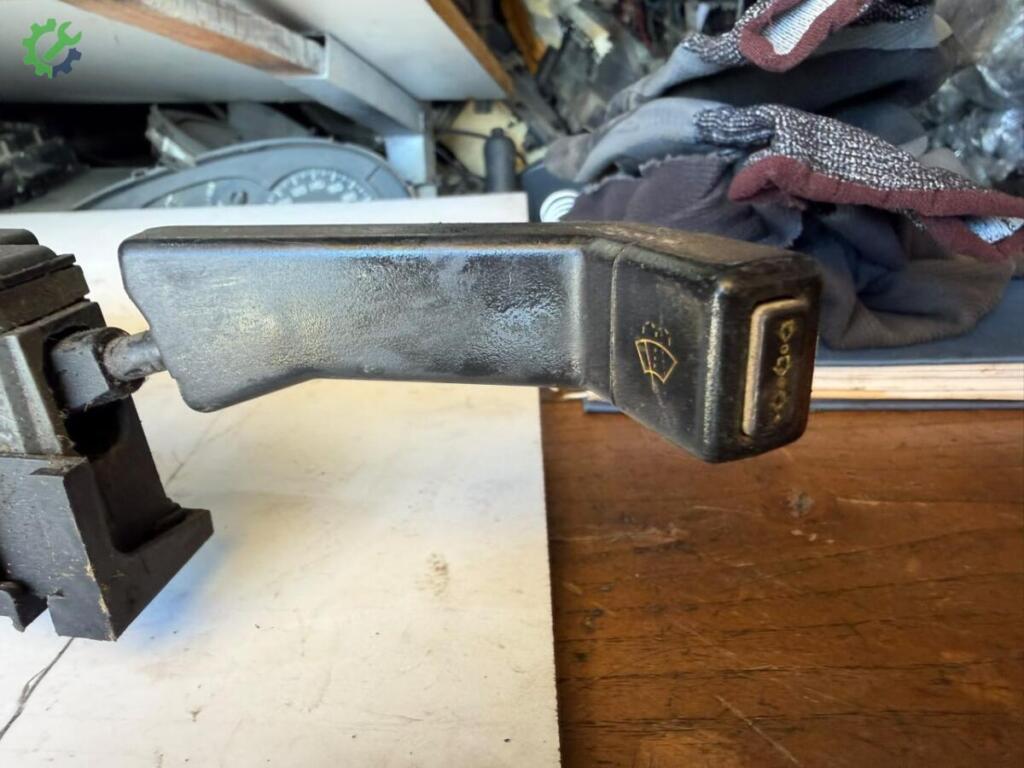 Ford Escort Silecek Kolu çıkma parça