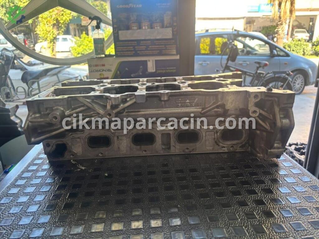 Mercedes-Benz C Serisi Silindir Kapak A6220102300 çıkma parça
