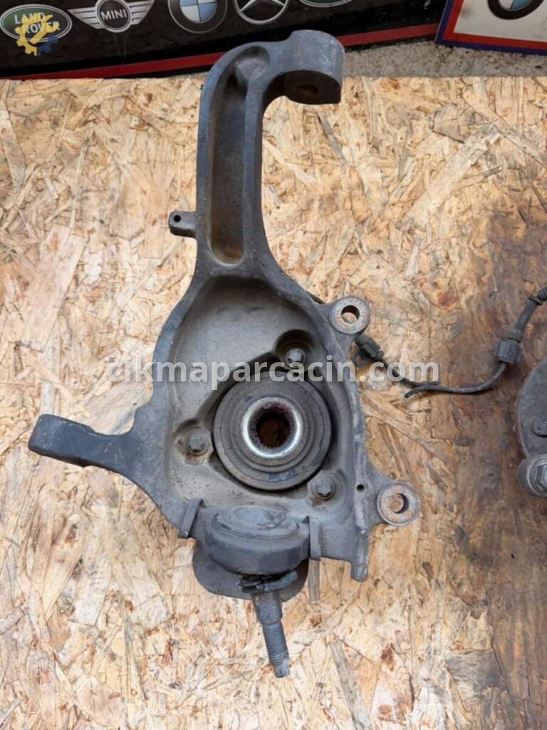 Jeep Cherokee Sol Ön Taşıyıcı 52088769AD çıkma parça