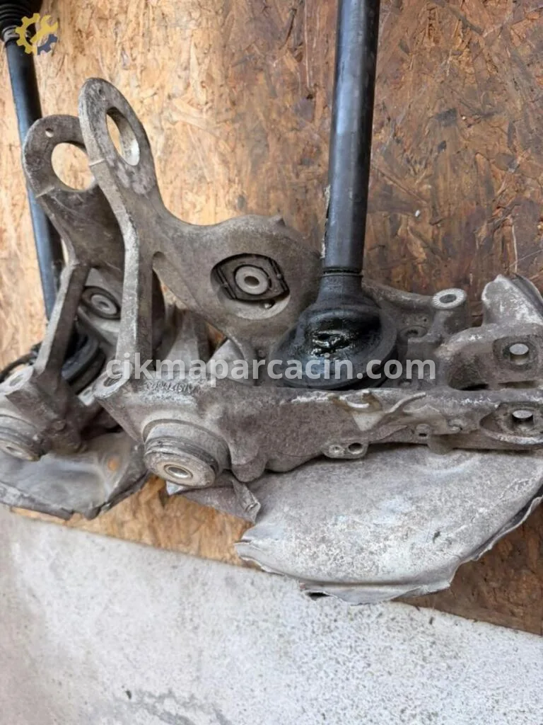 Audi A4 Arka Aks 8K0501203J çıkma parça