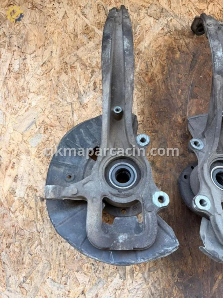 Porsche Cayenne Sağ Ön Taşıyıcı 7L0407258 çıkma parça
