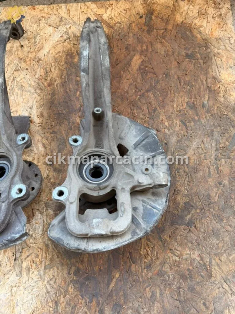 Porsche Cayenne Sağ Ön Taşıyıcı 7L0407258 çıkma parça