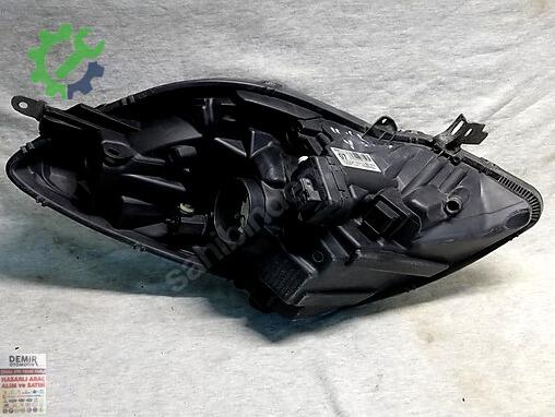Toyota Yaris Sol Ön Far çıkma parça