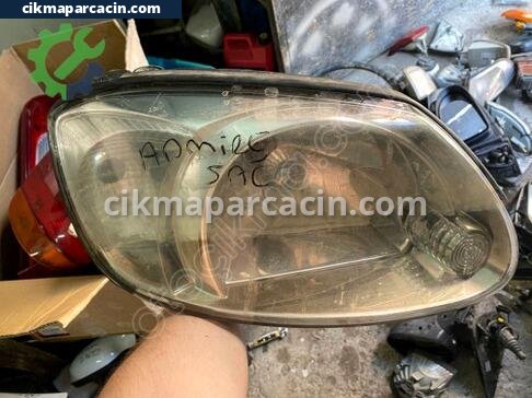 Hyundai Accent Sağ Ön Far çıkma parça