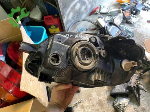 Hyundai Accent Sağ Ön Far çıkma parça