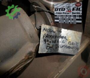 ARMUT NİSSAN PATHFİNDER 1999 V6 6 İLERİ BENZİNLİ DEFRANSİYEL