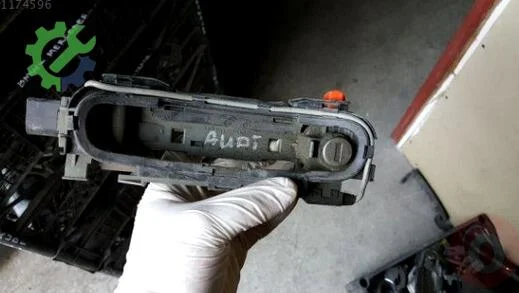 Audi A4 Kapı Kolu çıkma parça
