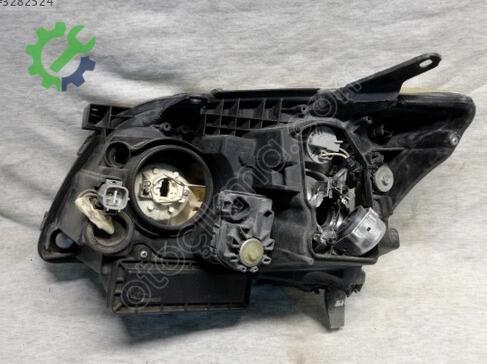 Toyota Avensis Xenon Far çıkma parça