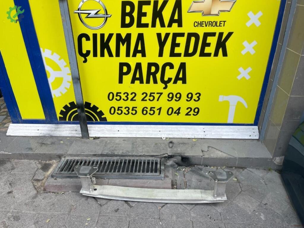 Opel Crossland Arka Tampon Demiri çıkma parça