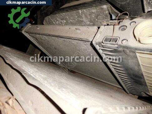 BMW 3 Serisi Su Radyatörü çıkma parça