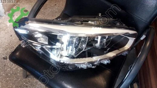 BMW 1 Serisi Far çıkma parça