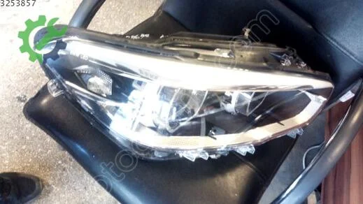 BMW 1 Serisi Far çıkma parça