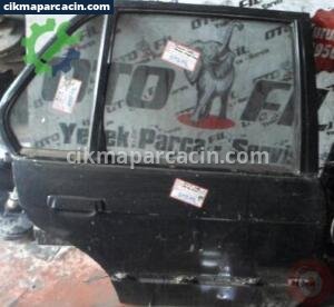 BMW SAĞ ARKA SİYAH KAPI