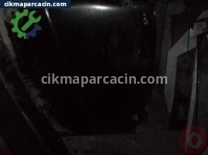 BMW SİYAH KAPUT ÇIKMA