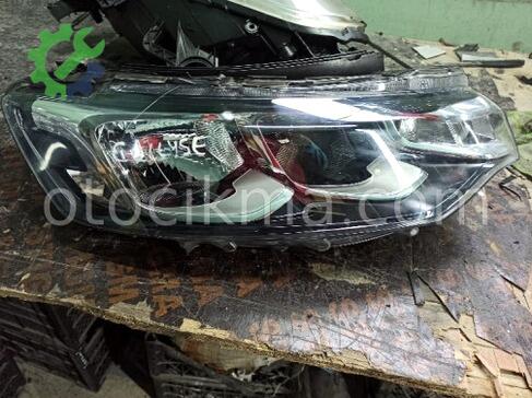 Peugeot 301 Sağ Ön Far çıkma parça