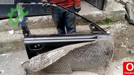 Chrysler LHS Sağ Ön Kapı çıkma parça