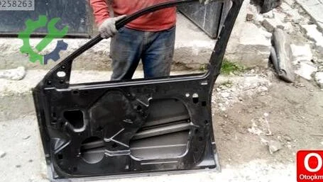 Chrysler LHS Sağ Ön Kapı çıkma parça