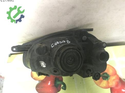 Opel Corsa Sağ Ön Far çıkma parça