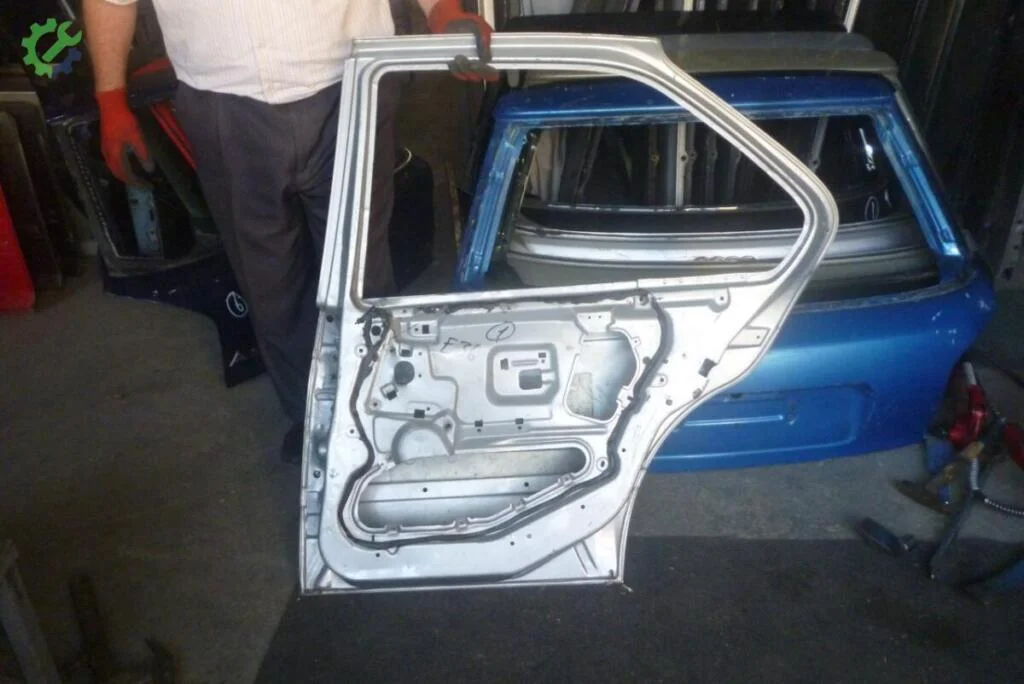 BMW 3 Serisi Sağ Arka Kapı çıkma parça