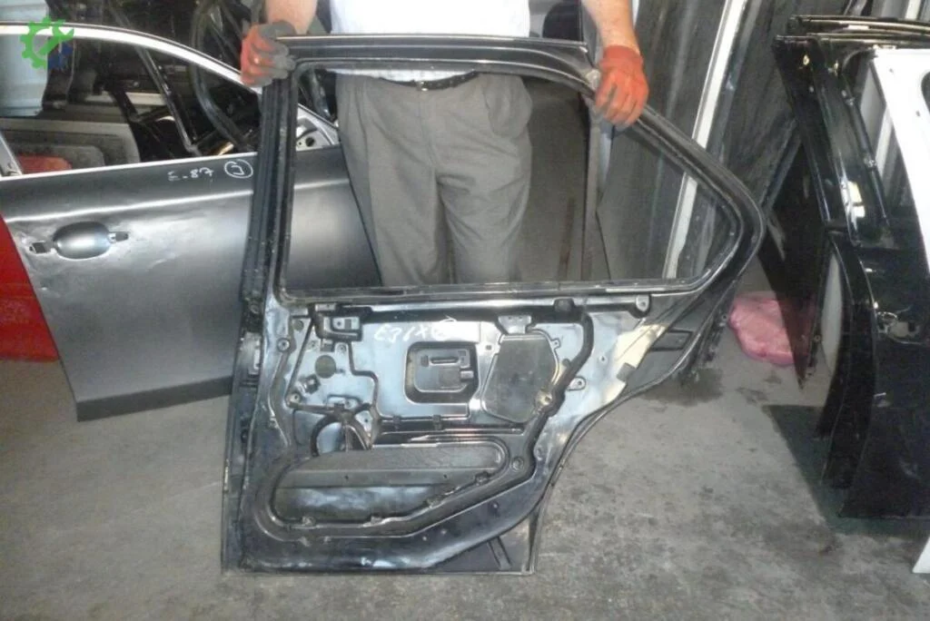 BMW 3 Serisi Sağ Arka Kapı çıkma parça