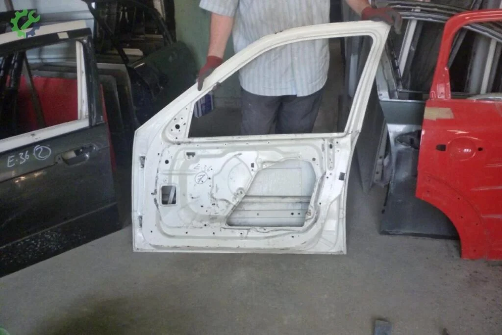 BMW 3 Serisi Sağ Ön Kapı çıkma parça