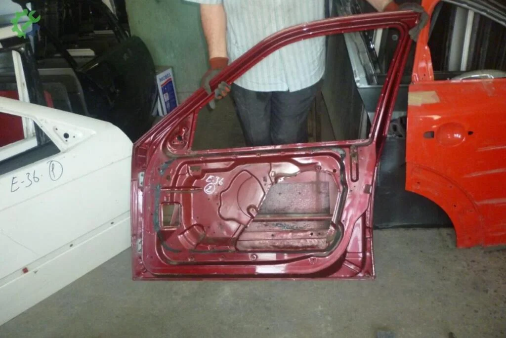 BMW 3 Serisi Sağ Ön Kapı çıkma parça