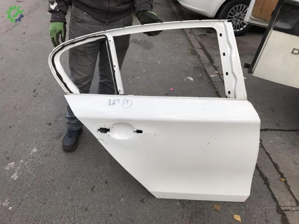 BMW 1 Serisi Sağ Arka Kapı çıkma parça