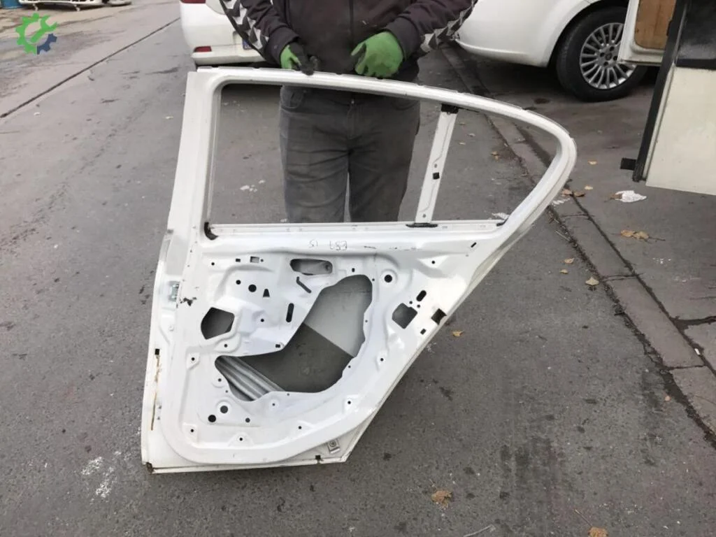 BMW 1 Serisi Sağ Arka Kapı çıkma parça
