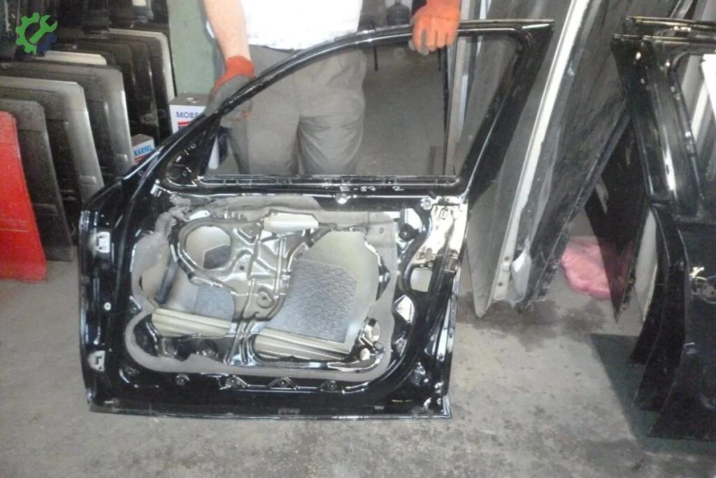 BMW 1 Serisi Sağ Ön Kapı çıkma parça
