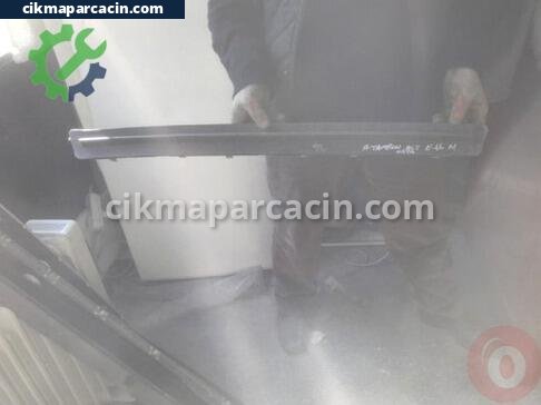 BMW 3 Serisi Tampon Izgara Çıtası çıkma parça