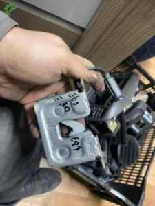 E60-E90-E87 3 SERİSİ-5 SERİSİ KAPUT KİLİDİ BMW ORJİNAL ÇIKMA PARÇA